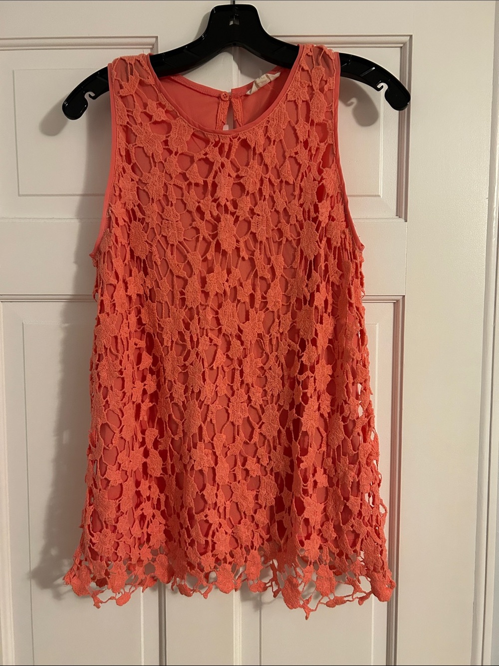 Adiva Coral Sleeveless Crochet Overlay Top size medium in great conditions